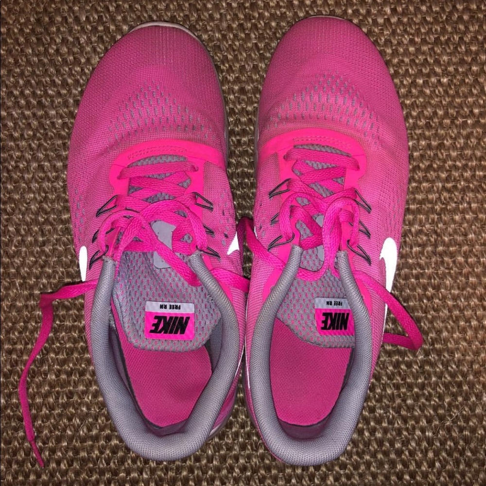 Nike tennis shoes